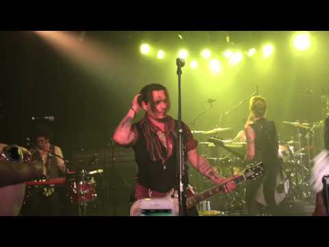 Hollywood Vampires - Raise the Dead