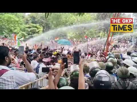 रांची: JPSC-JSSC अभ्यर्थियों के प्रदर्शन का अनोखा वीडियो वायरल, सिर पर शैम्पू लगाकर पहुंचे छात्र ने कहा- 'वाटर कैनन चली तो नहाना हो जाएगा'