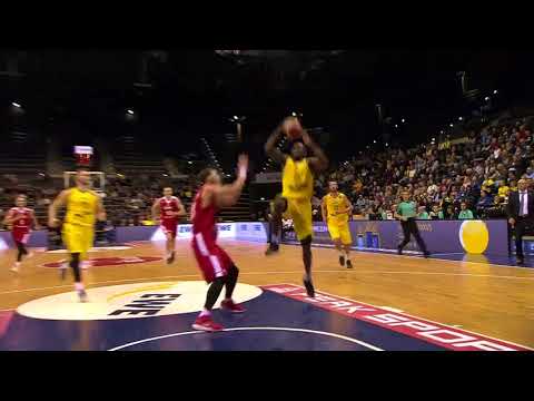 "Rickey Paulding rises up and throws it down"