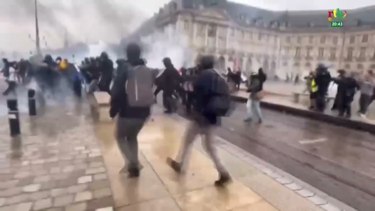France : Des centaines de milliers de manifestants demandent le départ de Macron