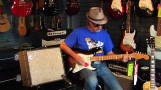 Video thumbnail for Vintage Amp Demos (4/5) - 1966 Univox U-45B by Chicago Audio Collective