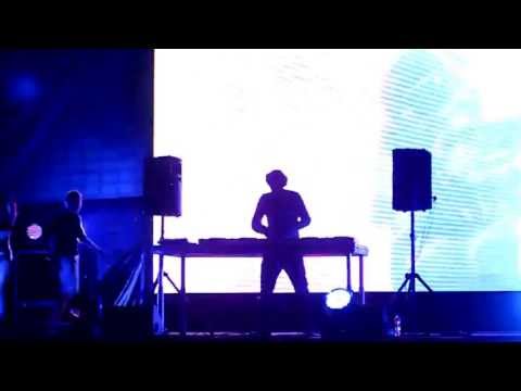 Dj Leonid Rudenko set. День молодежи 2012 г.Энгельс (Dancers: Yulya and Tanya)