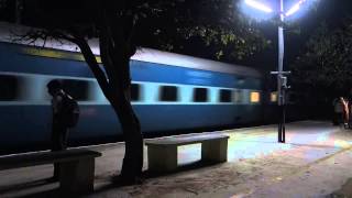 preview picture of video 'Trivandrum - Chennai Mail Overtakes Mysore - Chennai Kaveri Express'