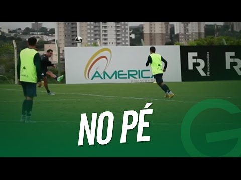 De primeira, Daniel Carvalho dá lindo passe em treino do Esmeraldino