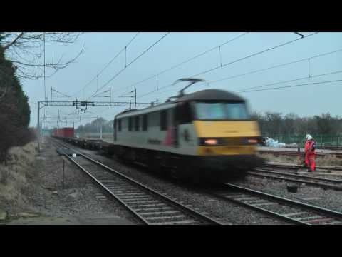90048 on 4K64, 11:52, Garston - Crewe Basford Hall freightliner