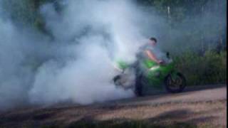 preview picture of video 'Street bike burnout'