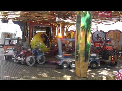 Einstöckiges Kinderkarussell auf dem Aschaffenburger Volksfest am 23.06.2014