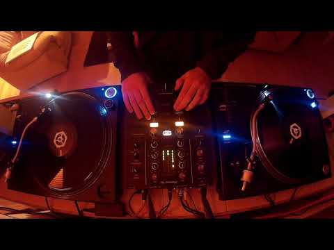 Tomas Carballo - Minimal House Vinyl (DVS) Quarantine Mix #1142020