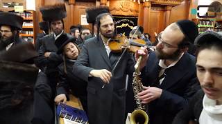 קבלת פנים מרגשת לפני החתונה בציון רבי נחמן באומן | Kabules Punim by Reb Nachman's Tzion