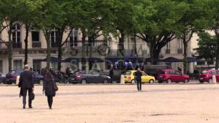 Atmosphere and arrival of Kim Kardashian and Kanye West for their wedding at Versailles Castle