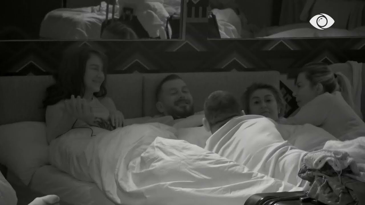 Elvisi rrëfen historinë e emrit, batuta me Romeon: Kështu ma vendosi mamaja…