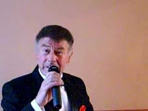 Bill Bennett sings Dean Martin