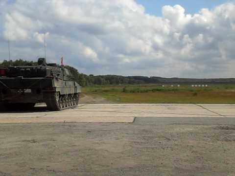 Scharfer Schuss eines Leopard 2A6