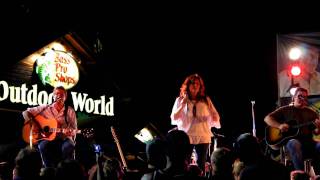 Jo Dee Messina Performs &#39;Downtime&#39;