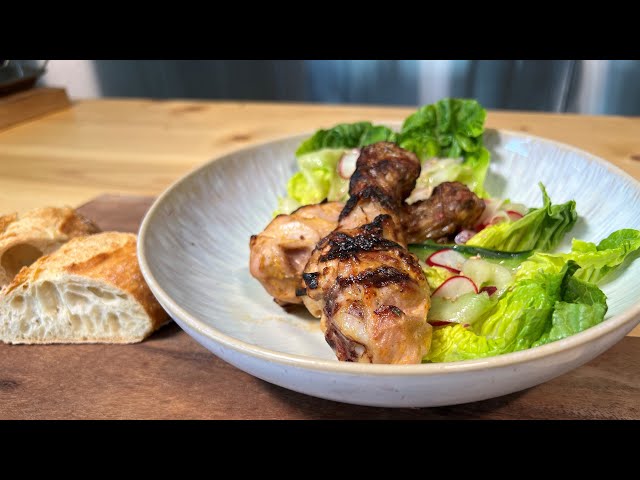 Video teaser for BBQ Rezeptidee: Hähnchenschenkel Thai Style mit Gurkenradish
