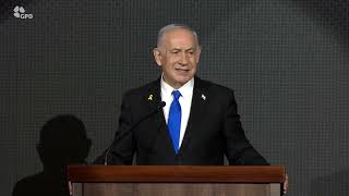 Prime Minister Benjamin Netanyahu's Speech at US Independence Day Reception Hosted by Newsmax (עדכוני משרד ראש הממשלה) - התמונה מוצגת ישירות מתוך אתר האינטרנט יוטיוב. זכויות היוצרים בתמונה שייכות ליוצרה. קישור קרדיט למקור התוכן נמצא בתוך דף הסרטון