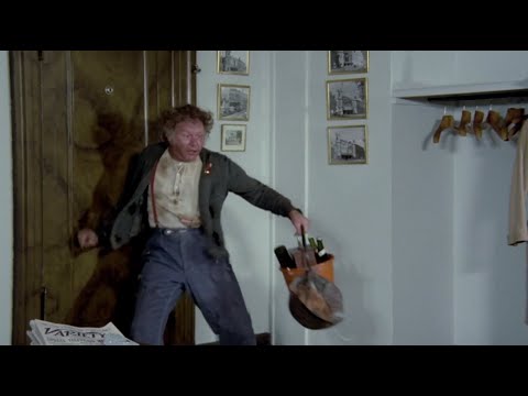 Olsen-banden går amok (1973) - Harry dukker beruset op, mens Egon åbner pengeskab i Palads