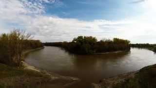 preview picture of video 'Assiniboine river bank erosion'