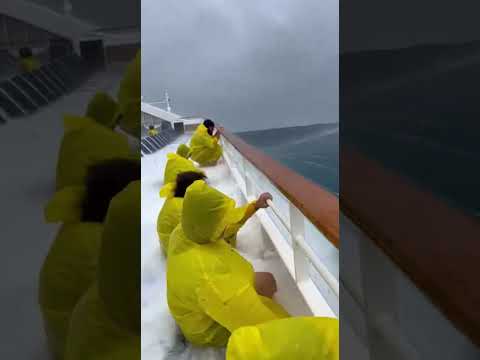Big Waves & Huge Winds Hit HARD 😨🌊#northsea #ocean #storm #bigwaves #waves #ship #extremeweather