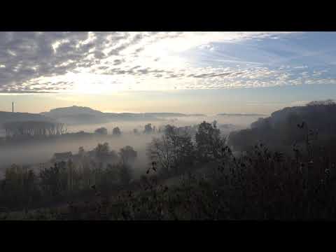 Het mooie Jekerdal op een mistige en daarna zonnige herfstdag