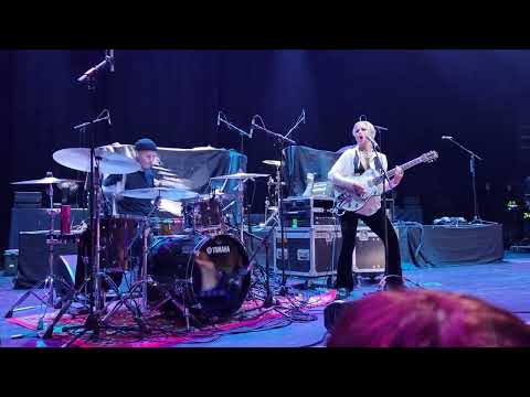 Hevenshe - Floor Bed (Live) - The Forum, Melbourne - 27 Jan 2025