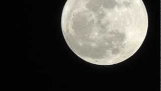 preview picture of video 'Panasonic HDC SD90 Zoom Test (Full Moon)'