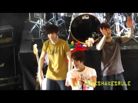 [HD][FANCAM] 120922 CNBLUE IN LONDON - Ending