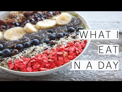 What I Eat in a Day | 3 Cheap Easy Vegan Recipes | Fried Rice | Smoothie Bowl | Ep 8 | The Edgy Veg