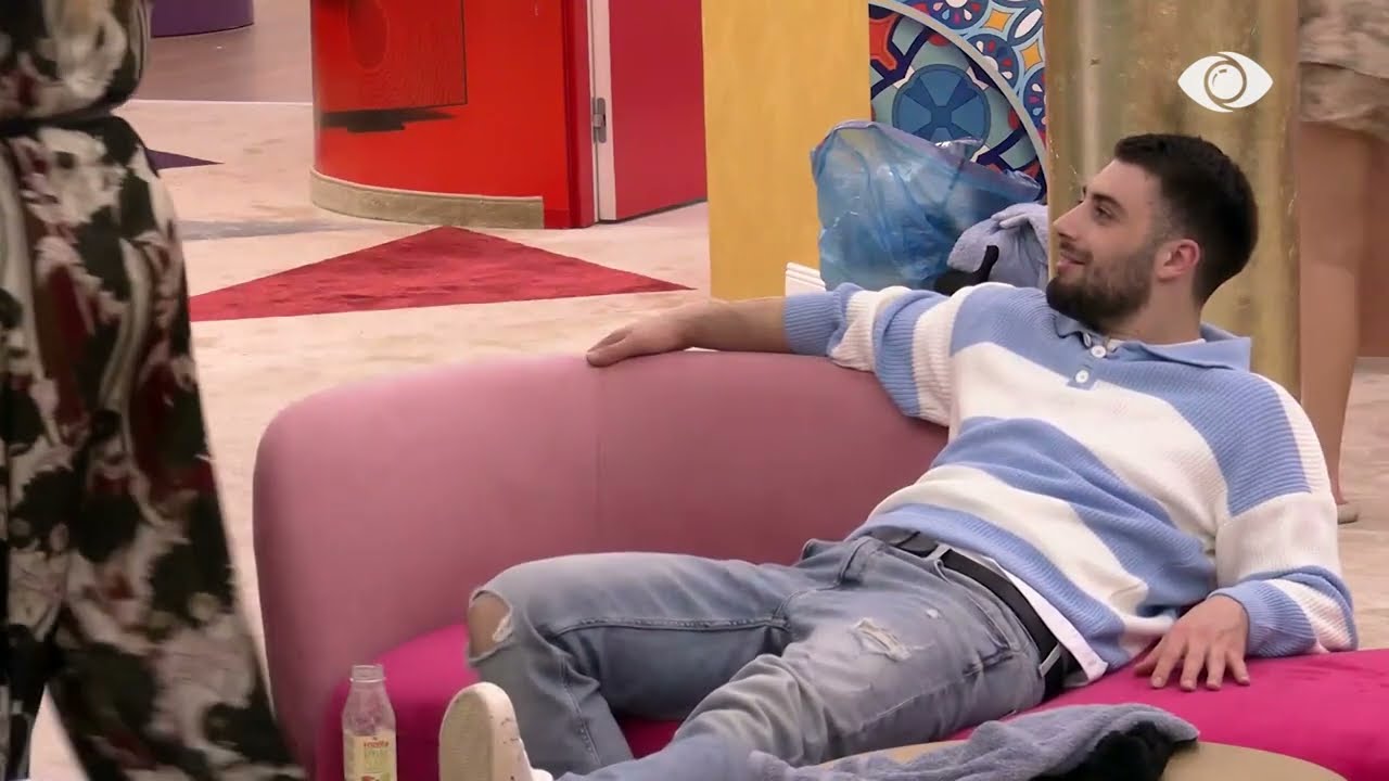 “Ta kanë hipur vajzat në qafë…”/ Ilnisa e ngacmoi, Meritoni ‘shkrihet’ së qeshuri