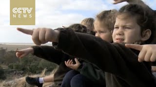 Australia drought: Music helps children cope in drought-hit farms