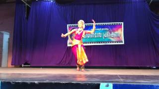 preview picture of video 'Jasmin Dances at Guruvayoor Temple'