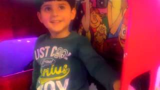 Playland oyun alanında eğlenceli oyunlar.eğlenceli çocuk oyunları