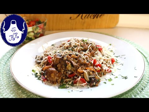 Schnelles Mittagessen unter 30 Minuten Buchweizen mit Pilzen und Gemüse