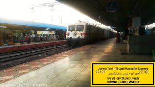 preview picture of video 'Tirupati Humsafar Express 22706 Towards Its Next Halt At Kazipet With LGD WAP-7 30290'