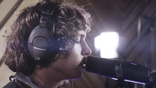 Barns Courtney – Golden Dandelions (LIVE)