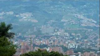 preview picture of video 'Panoràmica de Medellìn desde el Cerro'