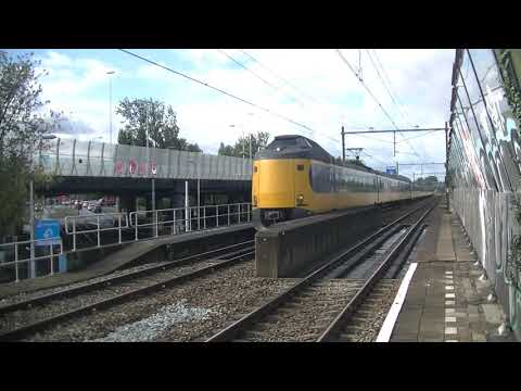 ICM 4022, 4038 en 4240 komen door station Rotterdam Noord