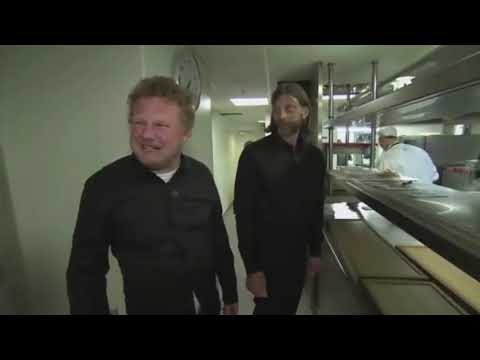 British Morgan and Ola Conny ruin the reputation of a Norwegian normie restaurant