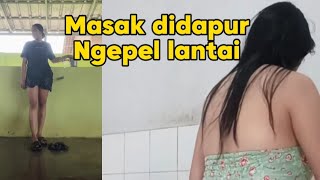 Download lagu BUNDA SEDANG MASAK DIDAPUR DAN NGEPEL LANTAI TERAS DEPAN RUMAH mp3
