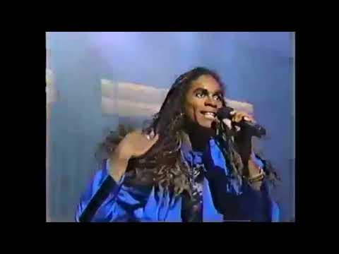 Milli Vanilli - Girl You Know It's True (LIVE at the 32nd GRAMMYs) + Winning for 'Best New Artist'