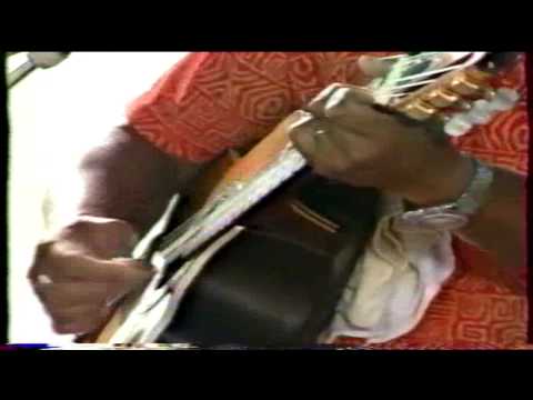 Te  Ava Piti - "  E Marama i  te po nei..."