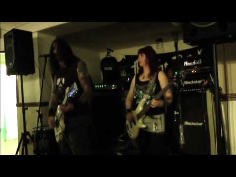 1000 Scars perform Spineless, Turks Head, 06/12