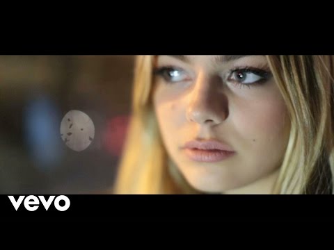 Louane - Nos Secrets (Vidéo Lyrics Officielle)