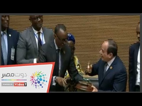 لحظة تسلم الرئيس السيسى رئاسة الاتحاد الأفريقى