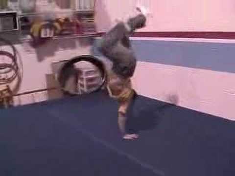 Team Ryouko Between Capoeira and Acrobatic Parkour