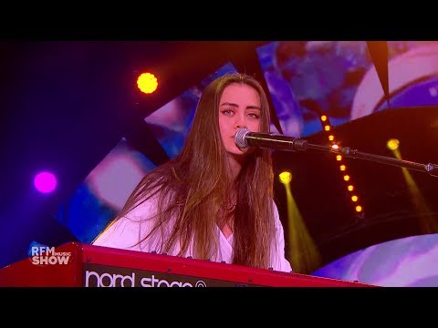 ★ Mad World ★ パリ RFM ライブ公演