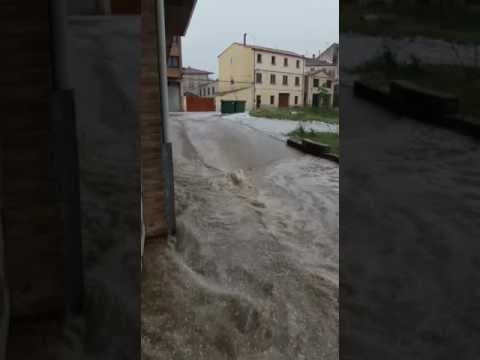 Desagüe de la riada en la avenida de Madrid./SN