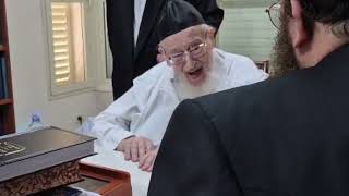 רבינו מרן שליט"א בהוראה: כל הזמן לחנך על זה שאסור ללכת לצבא. מי שהולך לשם זה שמד