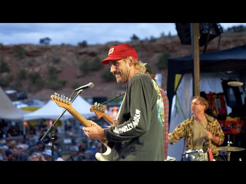 Rayland Baxter Performs “Yellow Eyes” at Fort Desolation Fest