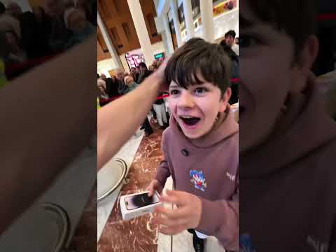 Prank alla gente #iphone #scherzo #fratelli #funny #pacchi